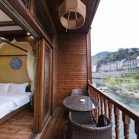 Flower Time Inn Fenghuang Eksteriør bilde