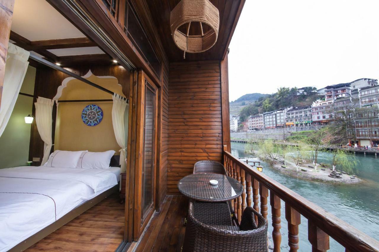 Flower Time Inn Fenghuang Eksteriør bilde