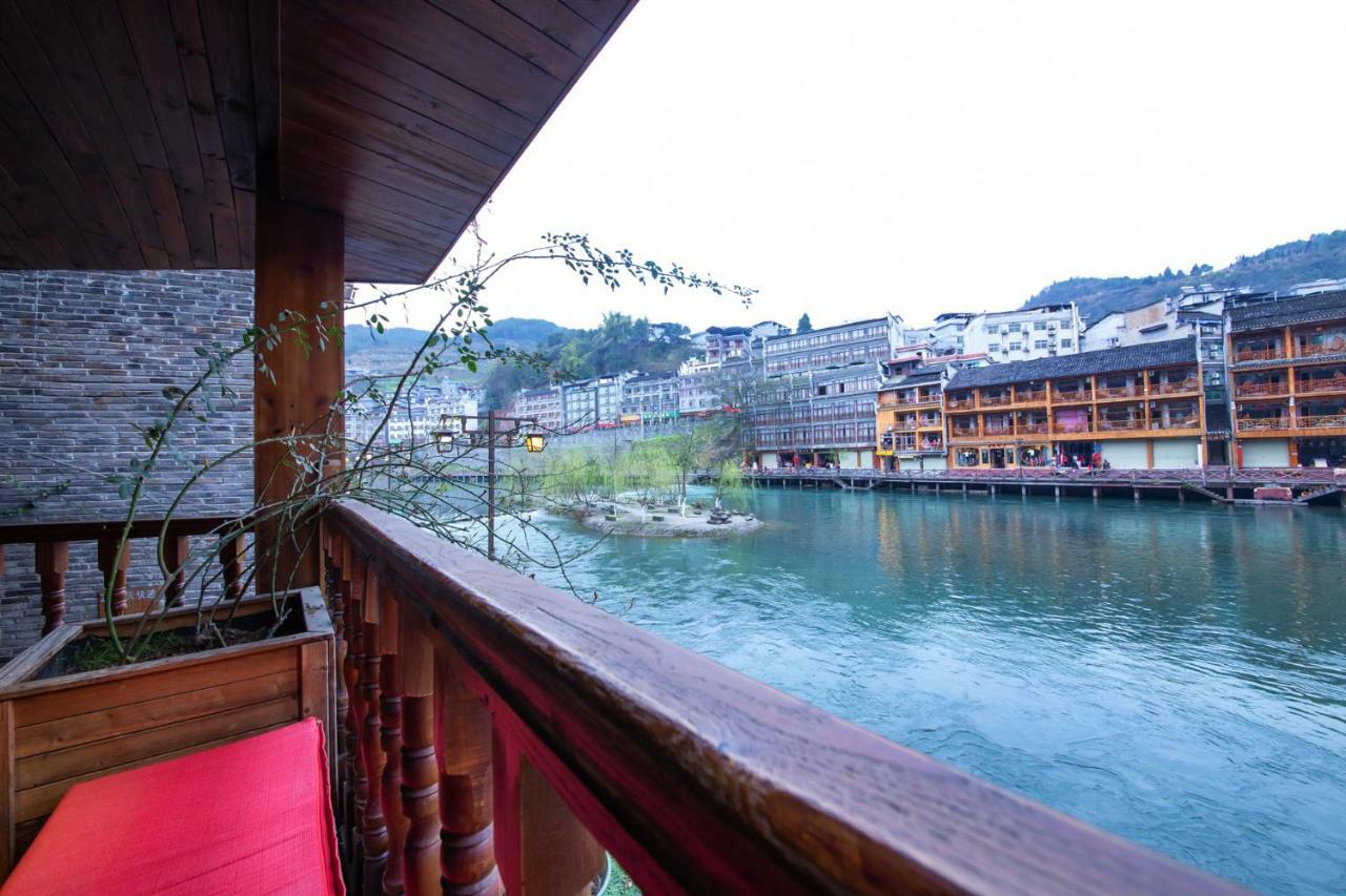 Flower Time Inn Fenghuang Eksteriør bilde